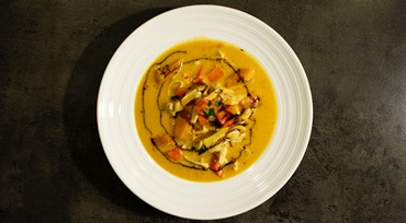 Cremet græskar suppe med chili og kylling